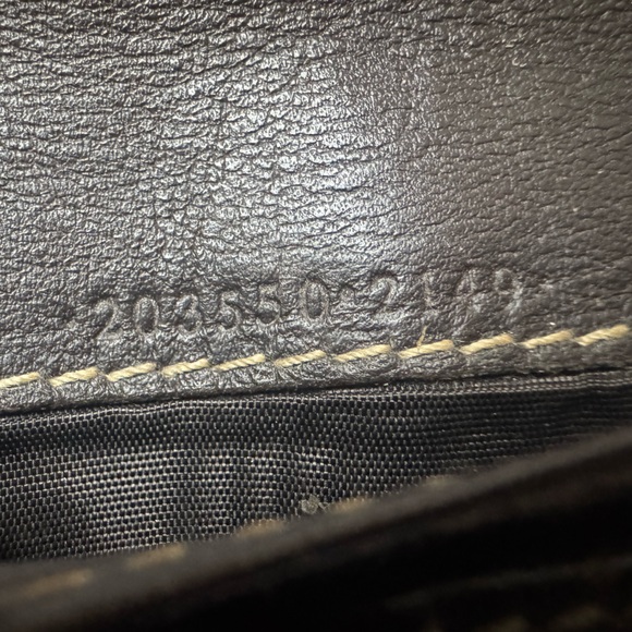 Gucci Monogram Wallet with Heart - Picture 6 of 17